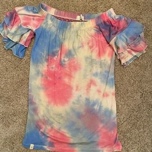Simply Southern tie dye ruffled sleeve top. 🌸